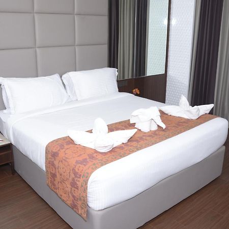 Tania President Inn Ширди Экстерьер фото