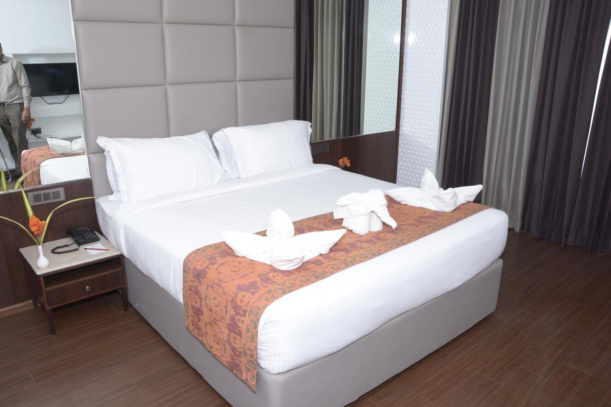 Tania President Inn Ширди Экстерьер фото